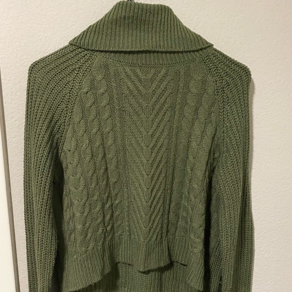 Green turtle neck sweater